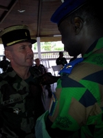 Coopération militaire : la Côte d’Ivoire décore le Lt-colonel Richard Haquet (Force Licorne)